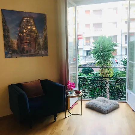 Roses & Ivy, Rue Du Congres Apartament *