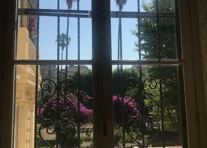 Roses & Ivy, Rue Du Congres Nice